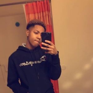 Meet your Posher, Jelli